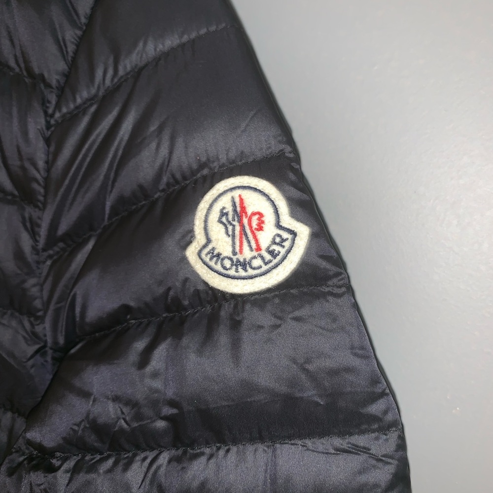 Authentic Moncler - Picture 3 of 7